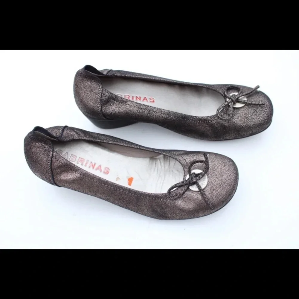 Sabrinas low wedges